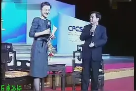 局长"智斗"央视主持人：我不喜欢和穿高跟鞋的人比高低。