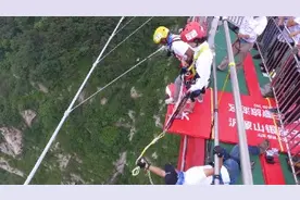 国内罕见千米高空极限双人蹦极，心惊胆战！视频封面