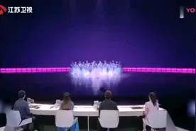 舞蹈《我的祖国》，你相信这是机器人跳的舞蹈吗？