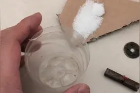 究竟怎样去除铜锈，茶壶里的水锈，亲自做个实验视频封面