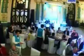 90岁的拉兹在自己的90岁生日宴演唱“拉兹之歌”很棒呦！喜欢吗？