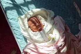 29周早产宝宝添加了母乳强化剂后又开始吐奶了，增重计划堪忧！视频封面