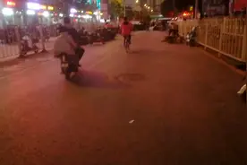 主干道停满电动车，站着人，广州沙河大街这么多年来应该是首次视频封面