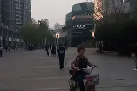 香港富豪李嘉诚在武汉的房地产项目，世纪江尚视频封面