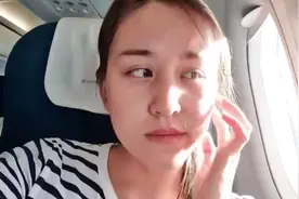 越南妹子第一次游中国北京，看到故宫后直接沉默。。。说不出话视频封面