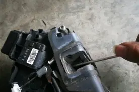 福特福克斯小小的一根外开拉线，把门的部件都拆空了才把他换好视频封面