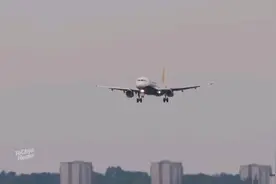 飞机降落遭遇强风摇摆降落合集