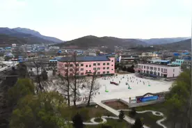 全国模范教师董天遣：一辈子做老师 一辈子学做老师图片