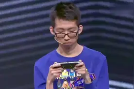学霸少年上台一直打游戏，一句话说的对手哑口无言，观众都震惊了