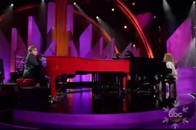 Lady Gaga&埃尔顿·约翰的格莱美世纪斗琴对唱-《ARTPOP》视频封面