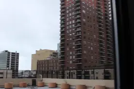 潮流穿搭-紧身裤配上一件深绿色外套，这样穿搭原来这么好看