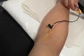 外卖小哥健康证到期了，去办理居然涨价了！视频封面