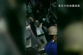 太原：864公交车上的急救瞬间视频封面