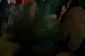 深夜女妖从镜子里伸出手，一把掐住男子的脖子，男子慌了视频封面