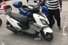 轻骑铃木uy125踏板摩托车 售价9980 销售详细介绍省油振动小带usb视频封面