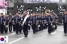 韩国阅兵，都说韩国男人“娘”，我现在信了视频封面
