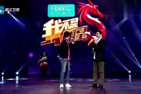 孟飞与妻子离婚后，儿子为生活做寒假工，除夕夜还在加班！视频封面