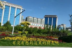 甘肃小伙自驾到康巴什“鬼城”，街道景色优美，犹如AAAA级景区视频封面