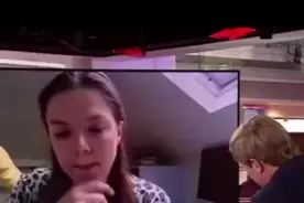 BBC直播连线专家女儿乱入，还和主持人聊了起来。阔爱！视频封面