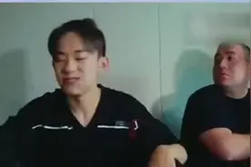 易烊千玺品尝美食变身易怼怼，吐槽丝毫不留面子，胖虎在一旁叫好视频封面