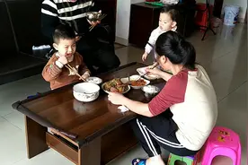 宝妈讲述这几年独自带娃的心酸和压力，望以后越来越好待春暖花开视频封面