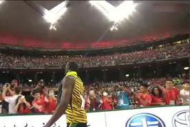 博尔特庆祝遭遇惊魂时刻 被中国的摄像师驾车"铲翻"视频封面