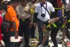 为何禁飞波音737-8 民航局工作人员：人命关天！视频封面