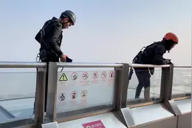 佳雨来到了——云上厦门，一览厦门美景。恐高者上去估计会腿软[舔屏]