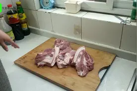 天南地北年夜饭，过年炖肉时，什么时间放盐最合适？视频封面