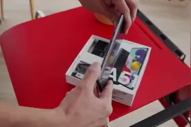 三星Galaxy A51的开箱和关键功能视频封面