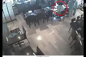 女方也公布视频：三个小时饭局都坐刘强东旁边视频封面