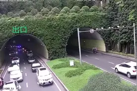 赞！救护车隧道遇拥堵 车辆120秒“拉链式”让出“生命通道”视频封面