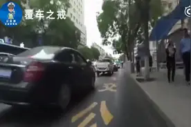 第一视角看突然开车门有多危险图片