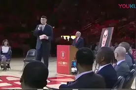 高情商的姚氏幽默，调侃麦迪，麦迪气笑了，比赛剩35秒球给他