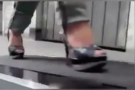 跑步机上秀高跟鞋，还是18公分恨天高，姑娘危险！视频封面