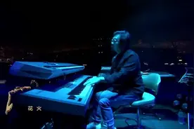 汪峰现场演唱《花火》这是一场没有结局的表演视频封面