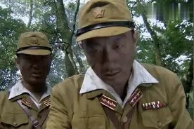 小鬼子怕野菜里有毒，竟抓老头来以身试毒，哪知全被老头演技蒙骗