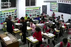 教师连续脚踹肘击学生 教育部门正在调查核实视频封面