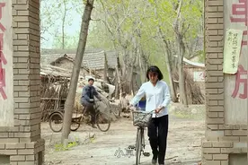 妈妈一声不吭离家出走，儿子得知后不顾家人反对，立马出去找妈妈视频封面