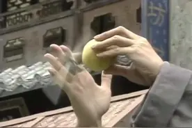 上海皇帝：精彩！杜国笙早期上海滩卖梨为生，削梨的刀法出神入化视频封面