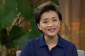 51岁杨澜一双儿女曝光，23岁儿子哥伦比亚毕业，女儿像极爸爸视频封面