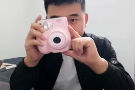 为妹妹18岁生日买了拍立得相机，拍了第一张照片就后悔了？