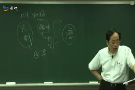 龟甲味甘咸性寒，归肝肾心经，具有滋阴潜阳，益肾健骨，养血补心