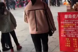 跟着妹子去刮彩票视频封面