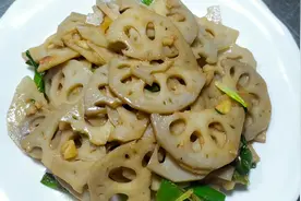 这样做“南乳藕片”嫩滑爽口，清甜香脆，好吃又开胃