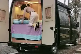 好不容易等到假期了，和老公开着弟弟的房车出来旅行，感觉又回视频封面