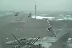 航空母舰在大海中冲破巨浪，壮观的场景热血沸腾！视频封面