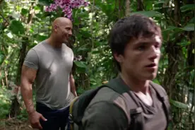 老爸教儿子追妹子，展示胸肌舞，儿子看了很无语视频封面