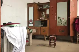 农村小伙在家里翻出了三十年前的东西，一起去看看是什么视频封面