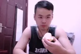 小伙晚上只吃苹果＋麦片一月能瘦五斤？坚持就是胜利！视频封面